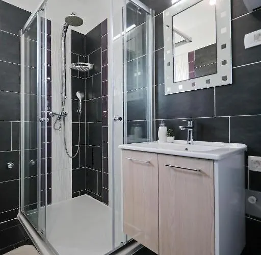 Boutique Blitz 1 Апартаменты *