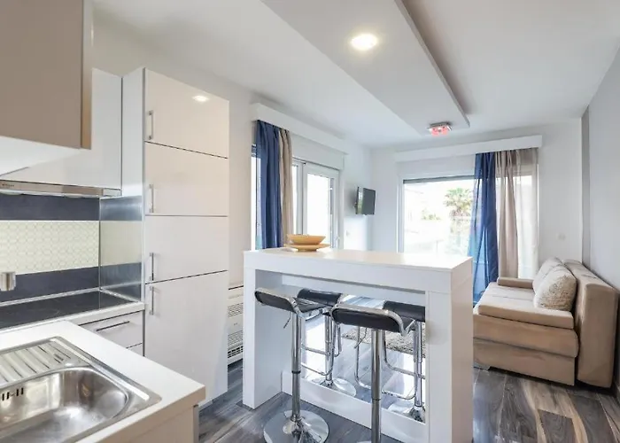 Boutique Blitz 1 Апартаменты *