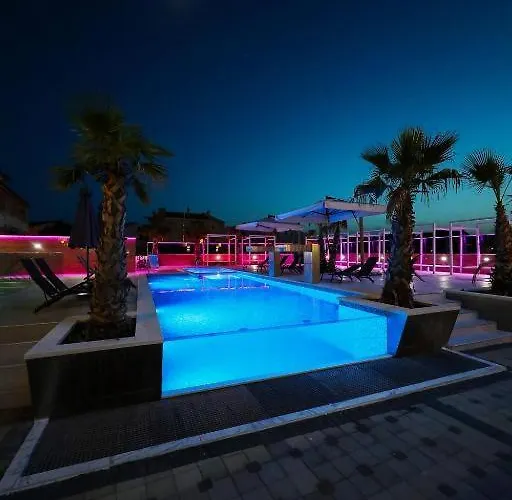 Boutique Blitz 1 Апартаменты *